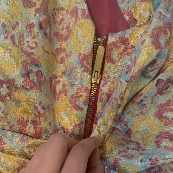 Beautiful dress! - Picture 7 of 7